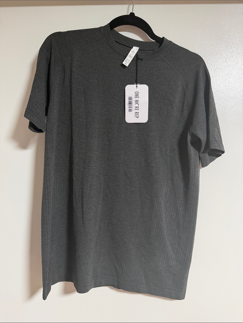 Zyia Men's Short Sleeve Crewneck T-Shirt — Dark Gray
